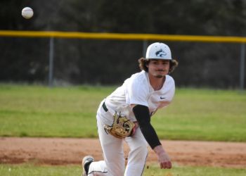 Huskies Stay Perfect With 16-2 Win Over Cloudland