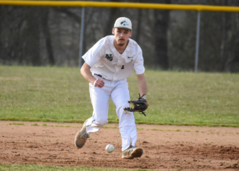 Huskies Stay Perfect With 16-2 Win Over Cloudland