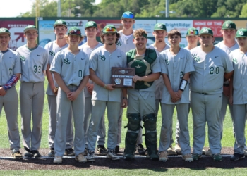 Huskies Falls To UH In District Championship Game