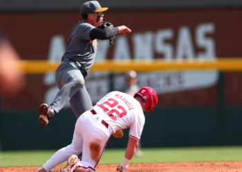 Curley, Fischer Homers Not Enough As #14 Vols Drop Game One Of Super Regional To #3 Arkansas