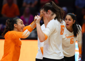 Güçtekin Eclipses 1,000 Career Digs As #24 Lady Vols Sweep Rider