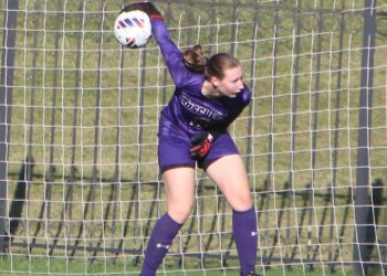 Nationally-Ranked Lee Defeats Pioneers 4-0