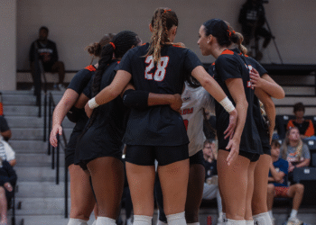Railsplitters Sweep Pioneers