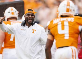 #15/15 Vols Preparing for Physical Battle in SEC Opener Against #6/3 Bulldogs