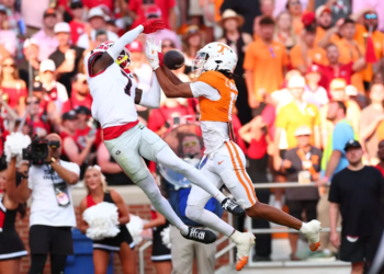 #15 Vols Fall To #6 Georgia In Overtime, 44-41
