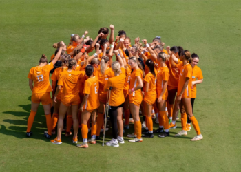 #3 Tennessee Wins At Ole Miss, 4-1, Following Second-Half Surge