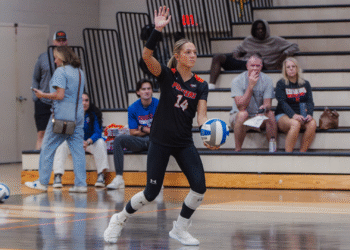 Pioneers Hold Off Cobras In Five-Set Duel