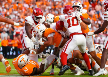 #12 Volunteers Hold Off Hogs, 34-31
