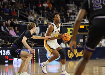 Bucs Wallop Valkyries In Season Opener