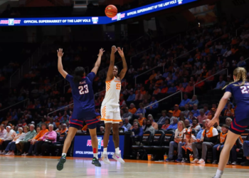 Late Burst Propels #12 Tennessee Past Belmont, 68-58