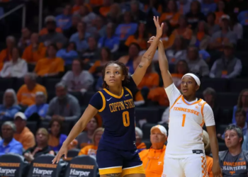 Robertson’s 10 Treys Fuel #15 Lady Vols To 1,500th Win