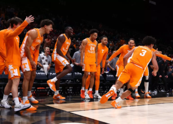 #17 Vols Knock Off #3 Houston, 76-73, At MGM Grand Garden Arena