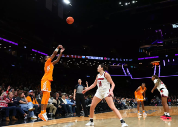 #17 Lady Vols Fall To #16 Louisville At Women’s Champions Classic