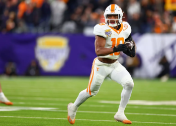 Tennessee Falls To Illinois In Music City Bowl, 30-28