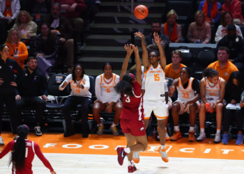 #20 Tennessee Rolls Past Arkansas, 85-50, To Stay Unbeaten In SEC Play