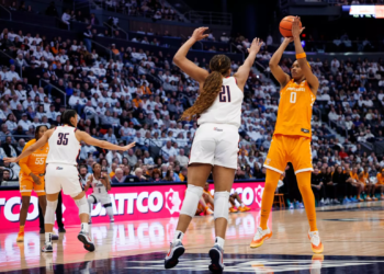 #15 Lady Vols Challenge #1 UConn Before Falling To Unbeaten Huskies