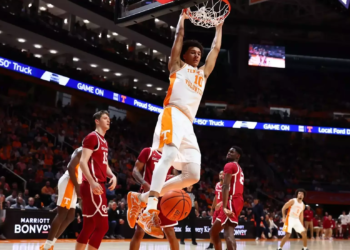 Ament Scores 29, Gillespie Sets Program Record, To Lead Vols Past Oklahoma, 89-66