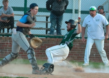 Pierce’s Pinch-Hit Double Provides 3-2 Walk-Off Win For Huskies