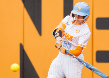 #1 Tennessee Falls To #5 Florida, 3-2
