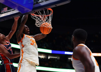 #25 Vols Storm Back To Defeat Auburn, 72-62, In SEC Tournament Opener