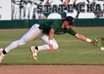 Oak Ridge Outduels Greeneville In Heavyweight Clash
