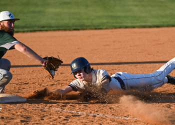 Buffaloes Win Back-And-Forth Battle With North Greene, 10-8