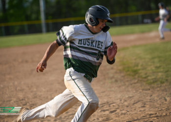 Huskies Start Fast In 18-4 Win Over Happy Valley