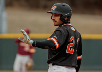 Baseball Falls In Mid-Week Game With Eagles