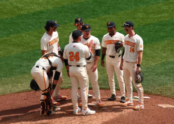 Vols Use Late Surge To Put Away Norse & Remain Perfect In Midweek Games
