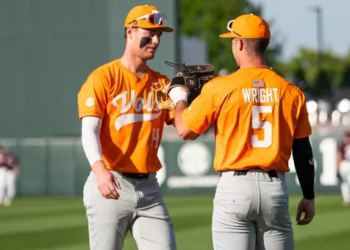 Vols Finish Sweep Of #8 Bulldogs with 7-2 Victory