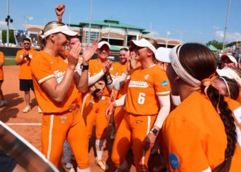 #8 [7] Lady Vols Advance To Fourth Consecutive Super Regional, 15th All-Time